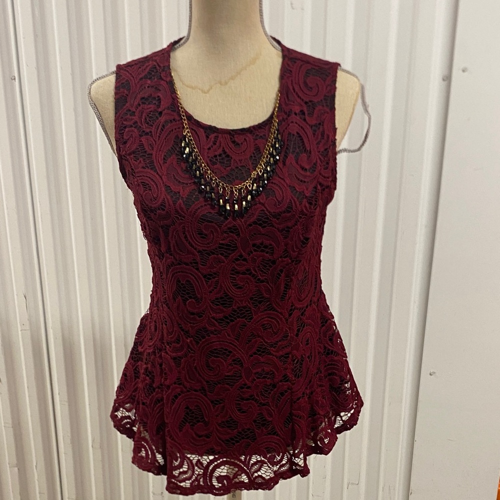 Sleeveless Lace Peplum Tank Top in Burgundy